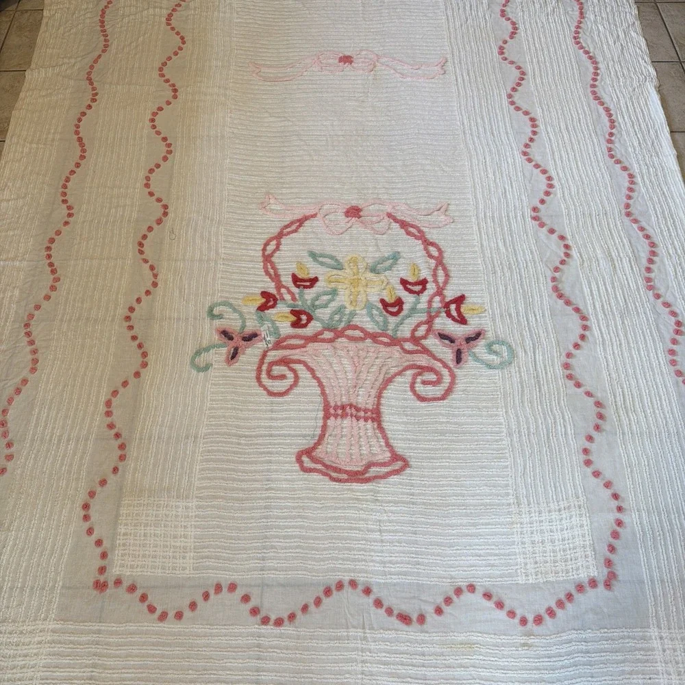 VTG Chenille Bed Spread White Pink Floral Basket Cottage Shabby Chic 90x81 Full